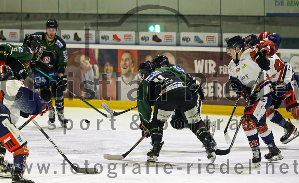 2023-03-03_112_TSV_Erding_gegen_ESC_Kempten | Erding, Deutschland, 03.03.2023:
Eishockey, Bayernliga Playoffs 2022 / 2023, Viertelfinale, TSV Erding gegen ESC Kempten, Endergebnis: 9:3

Sebastian Busch (Erding Gladiators, #11)

Foto: Christian Riedel / fotografie-riedel.net