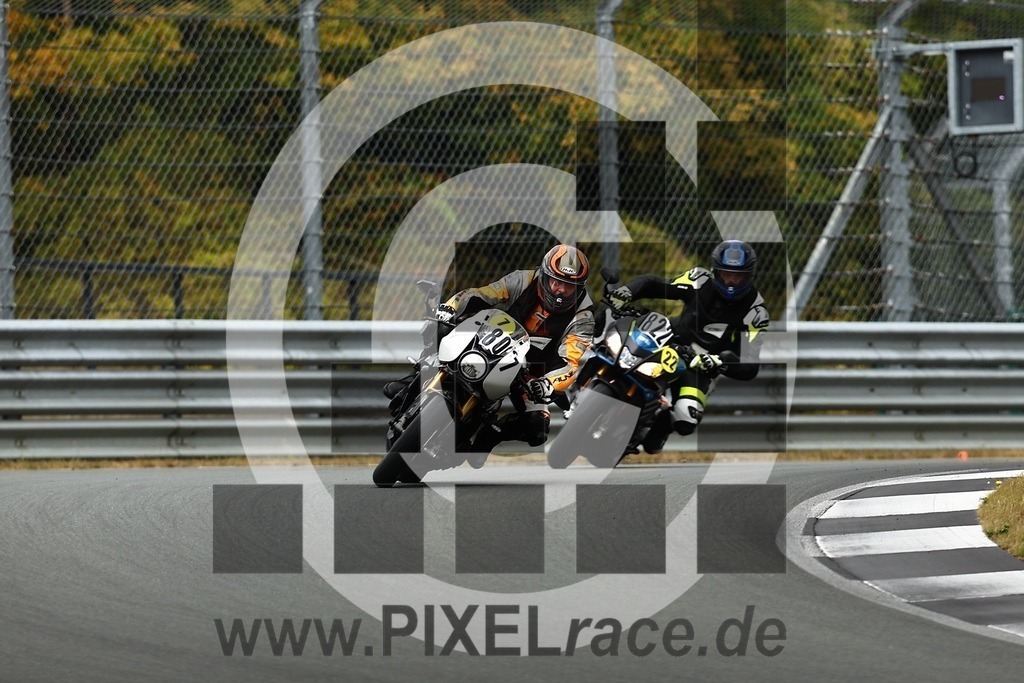 0807-20250916_02940 | Schöne Erinnerungen an spannende Momente - das festzuhalten ist unser Job. PIXELrace.de ist seit 2003 auf den Rennstrecken Europas unterwegs um die Action draußen beim Fahren und die wunderbare Stimmung imm Fahrerlager für euch einzufangen.
