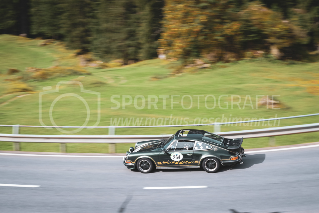 21. Arosa ClassicCar 2025 - 7. =September= 2025 | Werner O. Weber aus Zollikon (SUI) in einem Porsche Carrera RS 2.7 aus dem Jahre 1973 mit Startnummer 264 am Arosa ClassicCar 2025 in der Kategorie Classic Trophy..@arosaclassiccar, @arosa.official, #arosaclassiccar, #arosa, #76curves, #classiccarBild: Sportfotografie Markus Aeschimann | www.markus-aeschimann.ch - Realisiert mit Pictrs.com