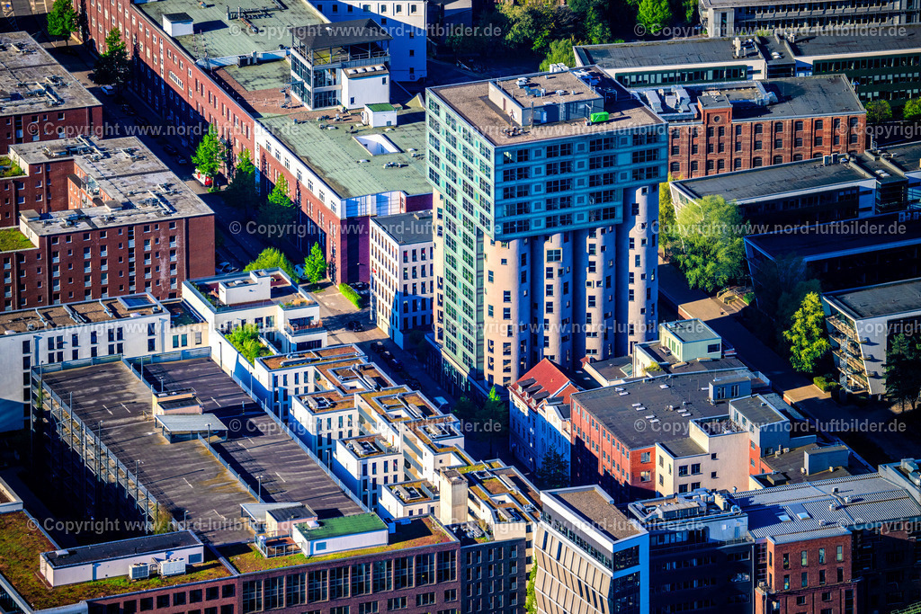 Hamburg_Harburg_Silo_ELS_1687270425 | HAMBURG 27.04.2025 Das Silo in Hamburg-Harburg ist ein umgebauter Siloturm, der als Bürogebäude mit 14 Stockwerken genutzt wird Büro- und Geschäftshaus- Ensemble " Silo 16 " an der Straße Schellerdamm in Hamburg, Deutschland. // Office building - Ensemble " Silo 16 " on street Schellerdamm in Hamburg, Germany. Foto: Martin Elsen