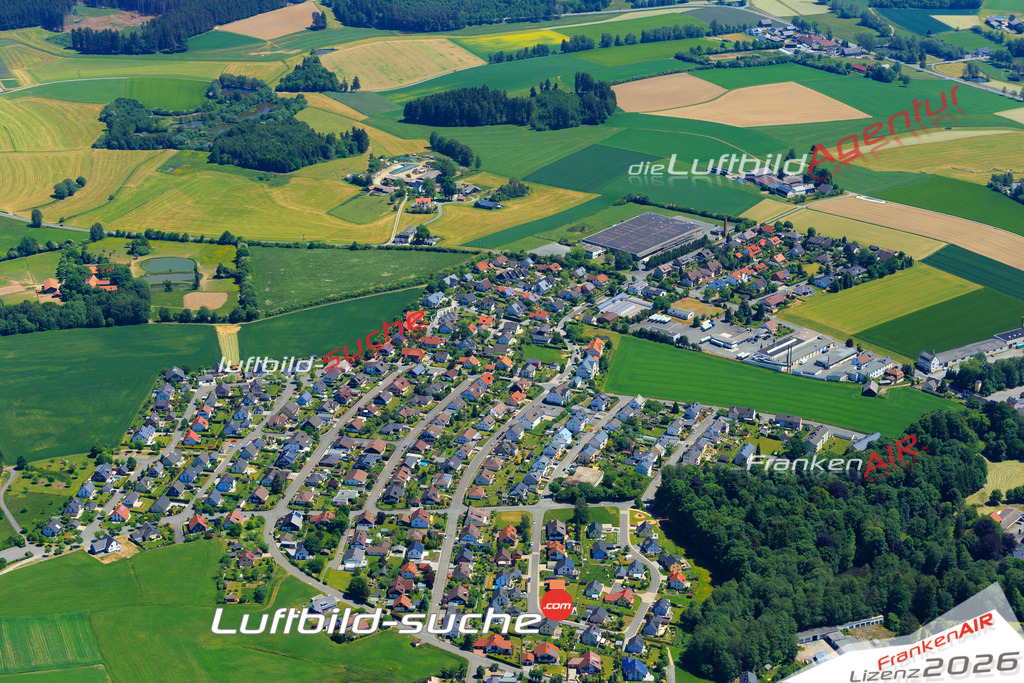 Die Luftaufnahme der Stadt Konradsreuth wurde vom UL-Flugzeug heraus erstellt ( keine Drohne )- hohe Auflösung für beste Qualität