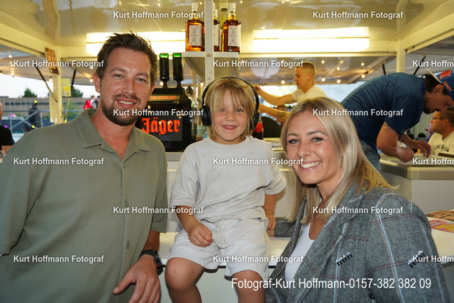 28Geburtstag Thomas Meyer |  Fotograf Kurt Hoffmann - Realisiert mit Pictrs.com