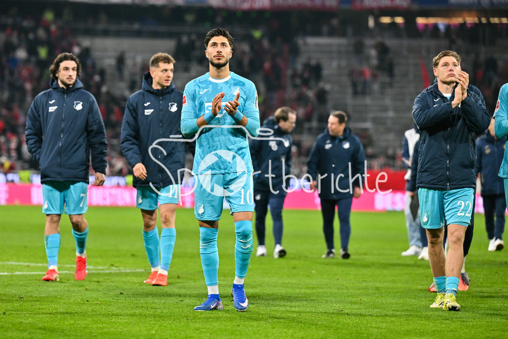 FC Bayern München - TSG 1899 Hoffenheim | MUNICH, GERMANY - 08. FEBRUARY: die Spieler der Gäste bedanken sich bei den mitgereisten Fans aus Sinsheim nach dem Bundesligamatch zwischen dem FC Bayern München und der TSG 1899 Hoffenheim am 21. Spieltag in der Allianz Arena / DFL REGULATIONS PROHIBIT ANY USE OF PHOTOGRAPHS AS IMAGE SEQUENCES AND/OR QUASI-VIDEO - Muhammed DAMAR (TSG Hoffenheim 10), Alexander PRASS (TSG Hoffenheim 22)