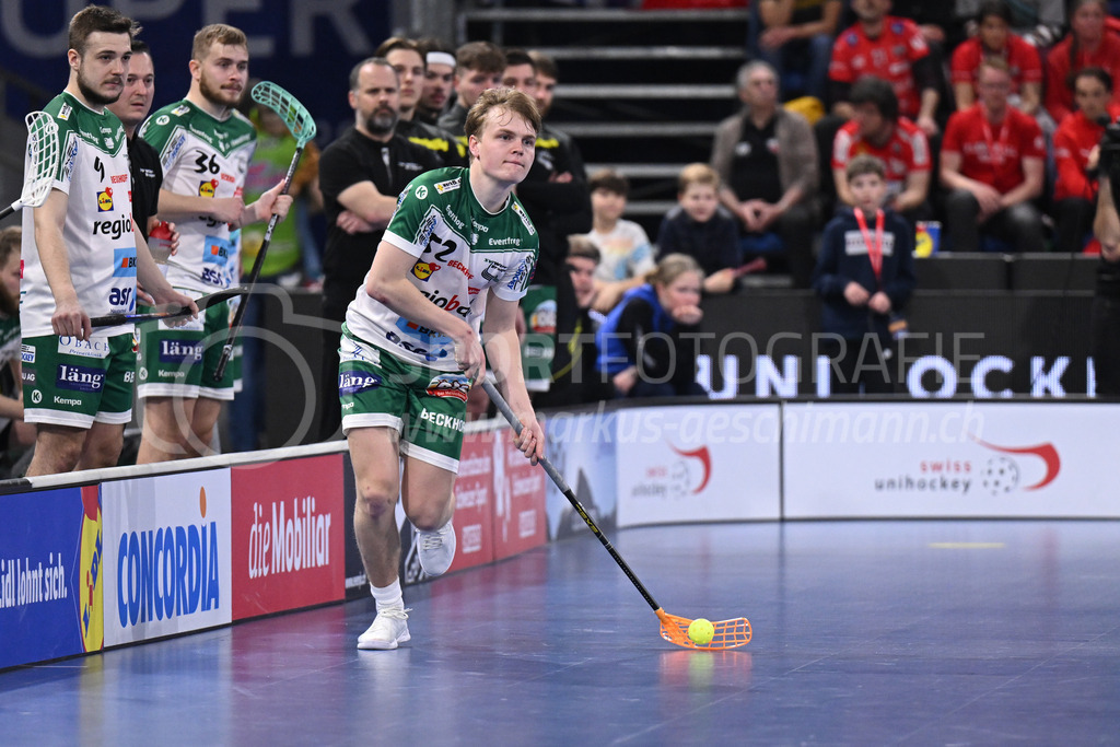 SV Wiler-Ersigen vs Floorball Köniz - 15. April 2023 | SV Wiler-Ersigen vs Floorball Köniz
Stimo Arena, Kloten
Gian Muehlemann (#52 SV Wiler-Ersigen).
Bild: Sportfotografie Markus Aeschimann | www.markus-aeschimann.ch - Realisiert mit Pictrs.com