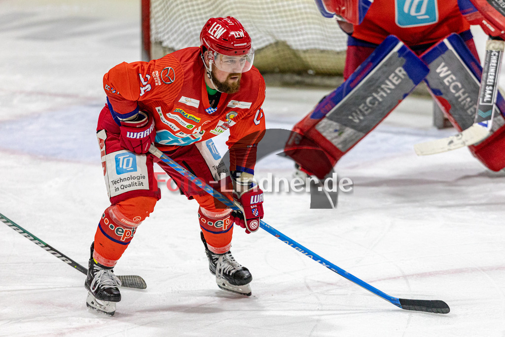 EC Peiting vs Stuttgart REBELS SEC | Eishockey Oberliga Süd 2023/2024, EC Peiting vs Stuttgart REBELS SEC, 20231219,
Fabian WEYRICH (ECP 28),
2023-12-19 in Peiting (Eisstadion)
28 Fabian WEYRICH (ECP 28)
Copyright: WolfgangxLindner