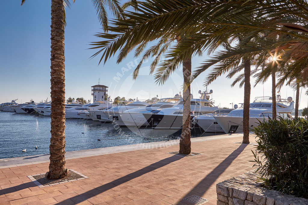 Impressionen  | Bildmaterial (Nutzungsbedingung laut Fotolieferschein)

Sämtliche Bilder dieser Serie entstanden im Auftrag der Domus Vivendi Group. Die Fotos stehen autorisierten Personen zur Verfügung. Bedingung ist die Nennung des Copyrights: Foto Marco Richter oder www.mallorco.com

für unterlassene, unvollständig, falsch platzierte oder nicht zuordnungsfähige Urhebervermerke ist für jeden Einzelfall eine Vertragsstrafe in Höhe des fünffachen Nutzungshonorars zu zahlen, vorbehaltlich weitergehender Schadensersatzansprüche.!!!Ebenso ist der Weiterverkauf des Bildmaterials an Dritte ohne ausdrückliche Genehmigung von Marco Richter (Mallorco Photography) untersagt. Diese Regelung gilt auch bei jeglicher unberechtigt (ohne Zustimmung durch den Fotograf Marco Richter (Mallorco Photography) erfolgten Nutzung, Verwendung, Wiedergabe oder Weitergabe des Bildmaterials.