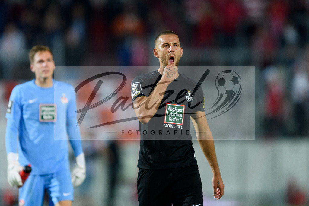 HFCFCK20210824_084 | Fussball, Herren: Rene Klingenburg (1. FC Kaiserslautern) enttaeuscht beim Spiel der 3. Liga zwischen Hallescher FC und 1. FC Kaiserslautern im Leuna-Chemie-Stadion am 24.08.2021 in Halle (Saale), Deutschland. - Realisiert mit Pictrs.com