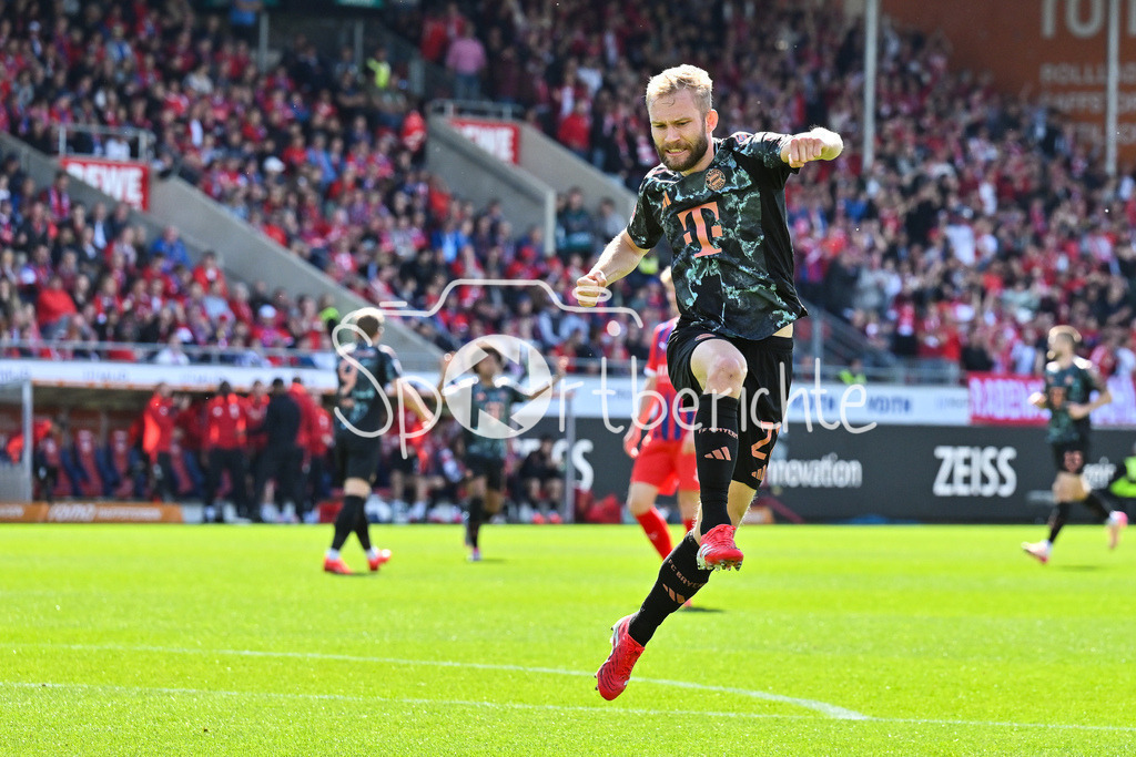 1. FC Heidenheim - FC Bayern München | Jubel der Gaeste nach dem Treffer zum 0-2 duch Konrad LAIMER (FC Bayern Muenchen 27) / Tor / Torschuetze / Freude / Happy / Bundesliga: 1. FC Heidenheim - FC Bayern Muenchen, Voith Arena am 19.04.2025