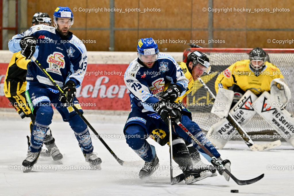 MET Photovoltaik Hornets Spittal vs. ESC Soccerzone Steindorf | #79 Petrik Benjamin ESC Steindorf, #12 Glavic Gasper EC Hornets Spittal, #43 Oraze Martin ESC Steindorf, MET Photovoltaik Hornets Spittal vs. ESC Soccerzone Steindorf, MET Photovoltaik Hornets Spittal vs. ESC Soccerzone Steindorf am 28.12.2024 in Spittal an der Drau (Eissportzentrum Spittal), Austria, (Photo by Bernd Stefan)