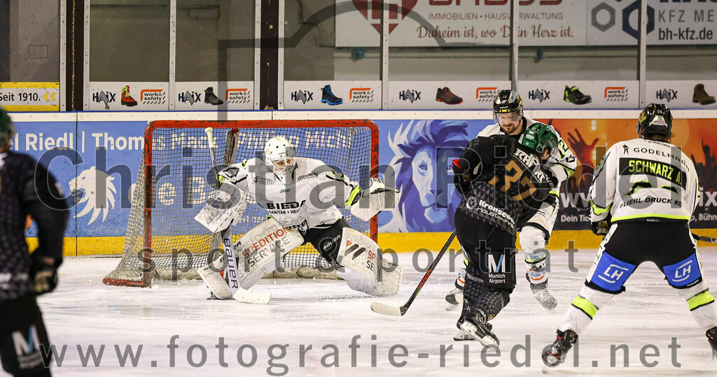 2024-03-01_121_TSV_Erding_gegen_ERSC_Amberg | Erding, Deutschland, 01.03.2024:
Eishockey, Bayernliga Playoffs 2023 / 2024, 5. Spieltag, TSV Erding gegen ERSC Amberg, Endergebnis: 9:0

Torwart Janik Engler (ERSC Amberg, #30), Thomas Matheson (Erding Gladiators, #37), Aron Schwarz (ERSC Amberg, #96)

Foto: Christian Riedel / fotografie-riedel.net