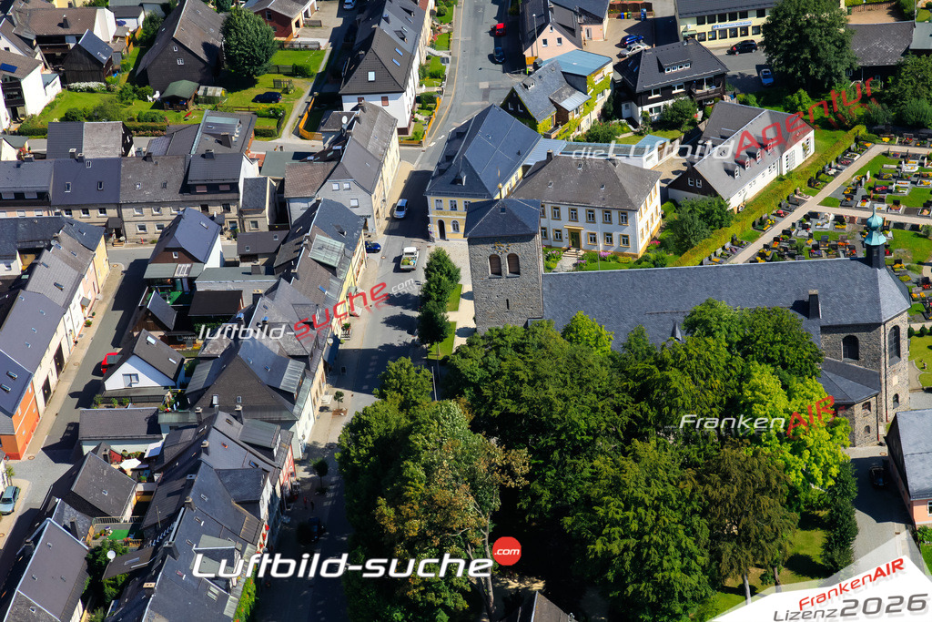 Die Luftaufnahme der Stadt Teuschnitz wurde vom UL-Flugzeug heraus erstellt ( keine Drohne )- hohe Auflösung für beste Qualität