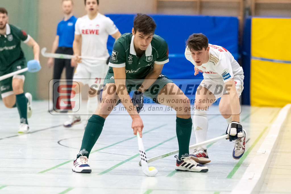 SFE_20240113_0044 | Mülheim, Deutschland, 13.01.2024: Robert Duckscheer (Uhlenhorst Mülheim) in Aktion waehrend des Spiels der Halle 1. Bundesliga Herren zwischen Uhlenhorst Mülheim vs Rot-Weiss Köln im Sporthalle Lehnerstr. (HTCU) am 13.01.2024 in Mülheim, Deutschland. (Foto von Stephan Fehrmann)

Mülheim, Germany, 13.01.2024: Robert Duckscheer (Uhlenhorst Mülheim) in action during the game of Halle 1. Bundesliga Herren between Uhlenhorst Mülheim vs Rot-Weiss Köln in Sporthalle Lehnerstr. (HTCU) at 13.01.2024 in Mülheim, Deutschland. (Foto von Stephan Fehrmann)