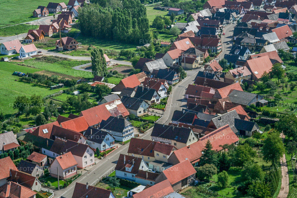 Aerial view: Rue des Roseaux in Schleithal in the state Bas-Rhin, France.Photo: IMG_3549.jpg taken on 08/31/2006 by Werner Riehm/FLY-FOTO.comResolution of the original: 3456 x 2304 px
