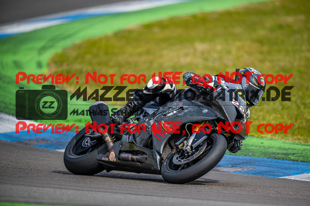 MaZZes_FotoMatrix_230410_1505 | WEISS