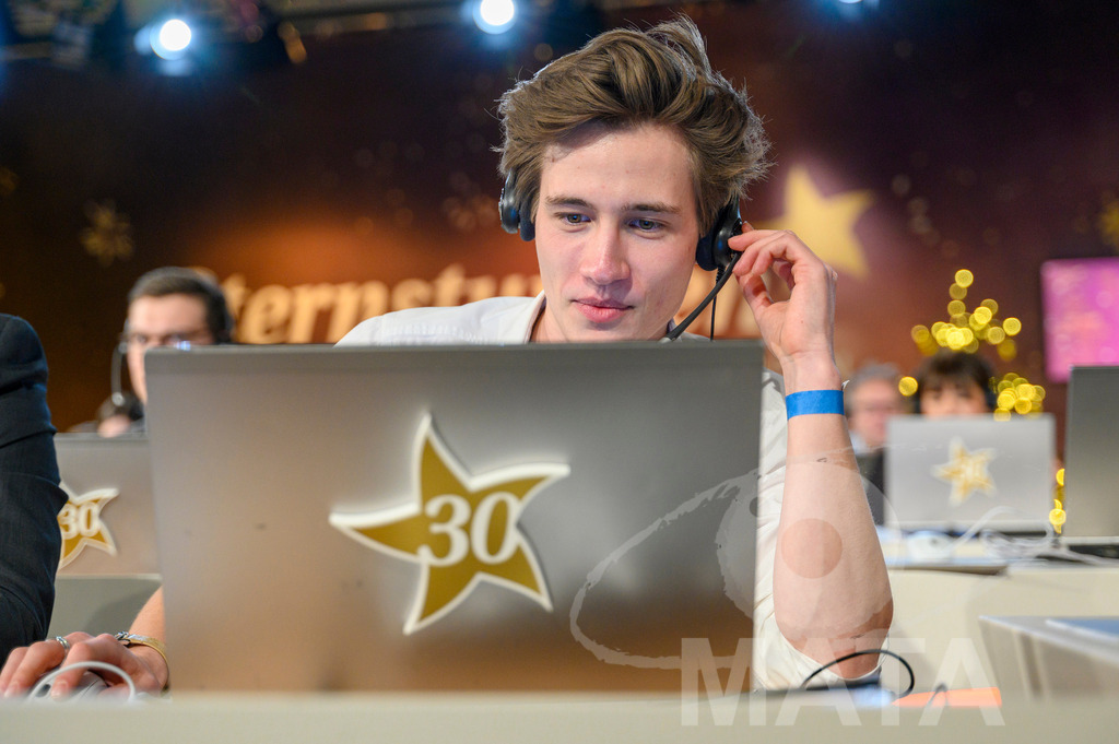 _DWA1250 | Adrian Bräunig bei '30 Jahre Sternstunden-Gala 2023' in der Frankenhalle. Nürnberg, 15.12.2023 - Realisiert mit Pictrs.com