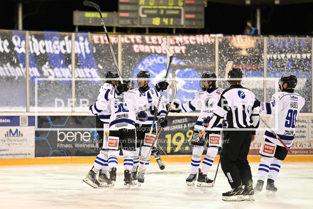 Eishockey I Herren I Saison 2023-2024 I Regionalliga Nord I 4. Spieltag I Hamburger SV - CE Timmendorf I 03348 | Jubel, Begeisterung, Enthusiasmus, Euphorie, Freude, Glücksgefühl, Heiterkeit bei: CE Timmendorf  - Realisiert mit Pictrs.com