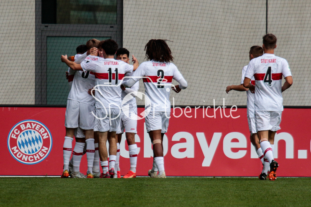 FC Bayern Muenchen U19 - VfB Stuttgart U19 | Tor fuer Stuttgart - Jubel nach dem Treffer zum 0-1 durch Laurin ULRICH (VfB #10)