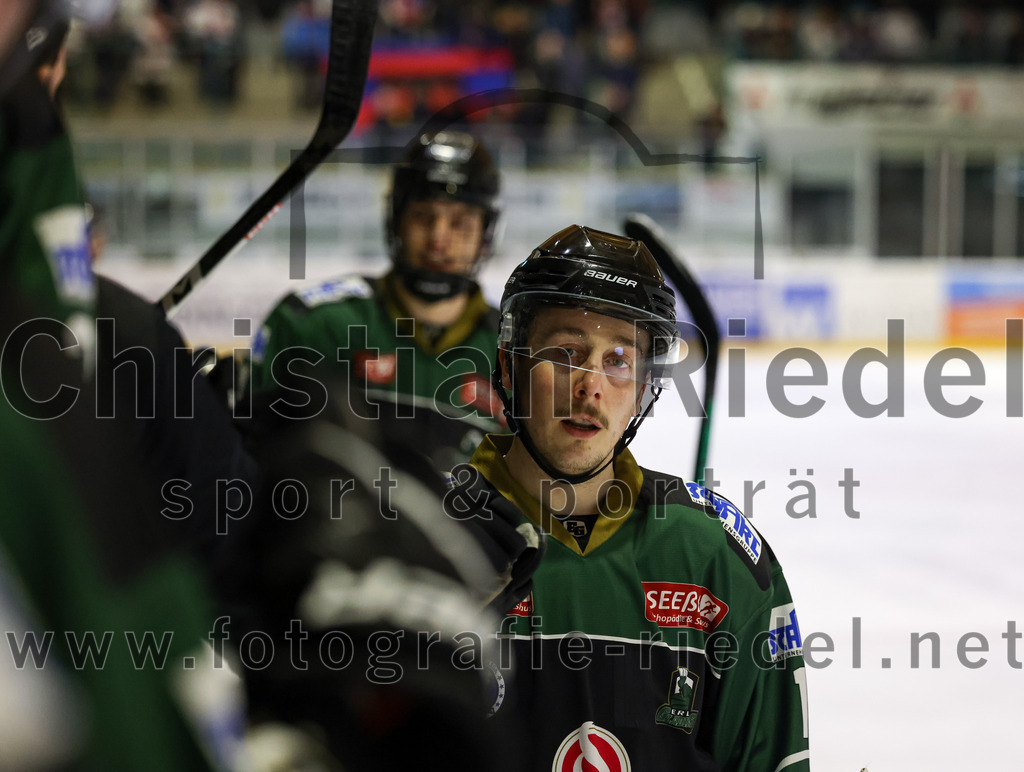2023-03-07_092_TSV_Erding_gegen_ESC_Kempten | Erding, Deutschland, 07.03.2023:
Eishockey, Bayernliga Playoffs 2022 / 2023, Viertelfinale, TSV Erding gegen ESC Kempten, Endergebnis: 9:3

Sebastian Busch (Erding Gladiators, #11)

Foto: Christian Riedel / fotografie-riedel.net
