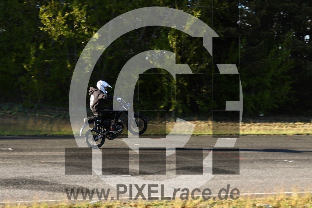 mopedrennen-20260514_12139 | Schöne Erinnerungen an spannende Momente - das festzuhalten ist unser Job. PIXELrace.de ist seit 2003 auf den Rennstrecken Europas unterwegs um die Action draußen beim Fahren und die wunderbare Stimmung imm Fahrerlager für euch einzufangen.