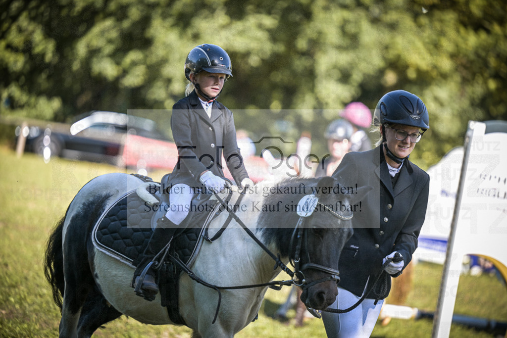 DOS_0059 | Entdecke hochwertige Reitturnierfotos von Foto Oger. Professionell, emotional und authentisch – jetzt Lieblingsmomente im Shop bestellen.Deutschlandweite Turnierfotografie. - Realisiert mit Pictrs.com