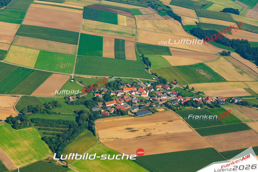 Das Luftbild zeigt : Dezenacker Burgheim - Die Luftaufnahme wurde 2024 vom UL-Flugzeug aus erstellt ( keine Drohne ) - Hochauflösende Luftaufnahme - Für grossformatige Ausdrucke geeignet. Die Geschenkidee !Mit Lizenz und Bildrechte bestellbar