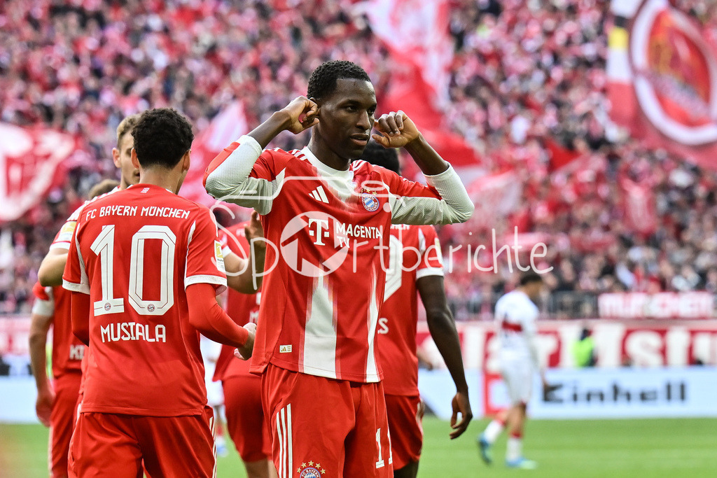FC Bayern München - VfB Stuttgart | MUNICH, GERMANY - 19. APRIL: Bayern celebrates the goal to makes 2-1 / Tor / Torschuetze / Freude / Happy - Nicolas JACKSON (FC Bayern Munich 11) - during the Bundesliga Match between FC Bayern Munich vs. VfB Stuttgart at Matchday 30 at Allianz Arena / DFL REGULATIONS PROHIBIT ANY USE OF PHOTOGRAPHS AS IMAGE SEQUENCES AND/OR QUASI-VIDEO