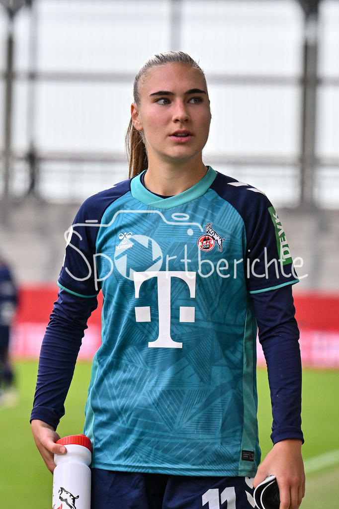 FC Bayern München Frauen - TSG 1899 Hoffenheim Frauen | im Bild Alena BIENZ (1. FC Koeln Frauen #11) nach der Niederlage in Muenchen / enttaeuscht / Frauen Bundesliga: FC Bayern München Frauen - 1. FC Köln Frauen, FC Bayern Campus am 05.10.2024