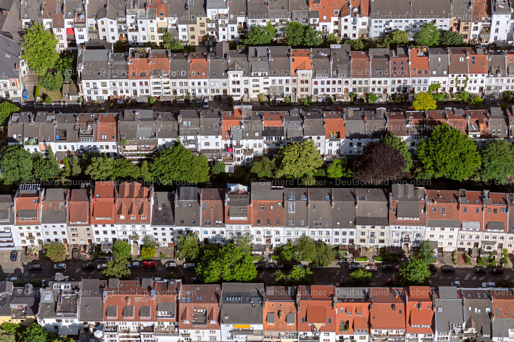 4030015 | BREMEN 01.06.2020 Wohngebiet einer Mehrfamilienhaussiedlung an der Bismarckstraße im Ortsteil Fesenfeld in Bremen, Deutschland. // Residential area of a multi-family house settlement on Bismarckstrasse in the district Fesenfeld in Bremen, Germany. Foto: Gerhard Launer