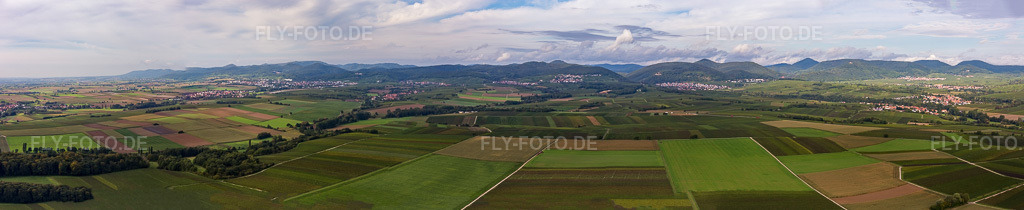 Luftbild: Panorama Horbachtal und Hardt im Ortsteil Ingenheim in Billigheim-Ingenheim im Bundesland Rheinland-Pfalz in Deutschland. Foto: IMG_072552-Pano.jpg vom 19.09.2014 durch Werner Riehm/FLY-FOTO.deAuflösung des Originals: 18331 x 3764 px