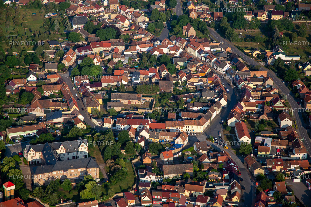 Schloßgasse | Luftbild: Schloßgasse in Wallhausen im Bundesland Sachsen-Anhalt in Deutschland. Foto: IMG_136691.jpg vom 18.06.2023 durch ©2025 Werner Riehm fly-foto.de/copyright - Realisiert mit Pictrs.com