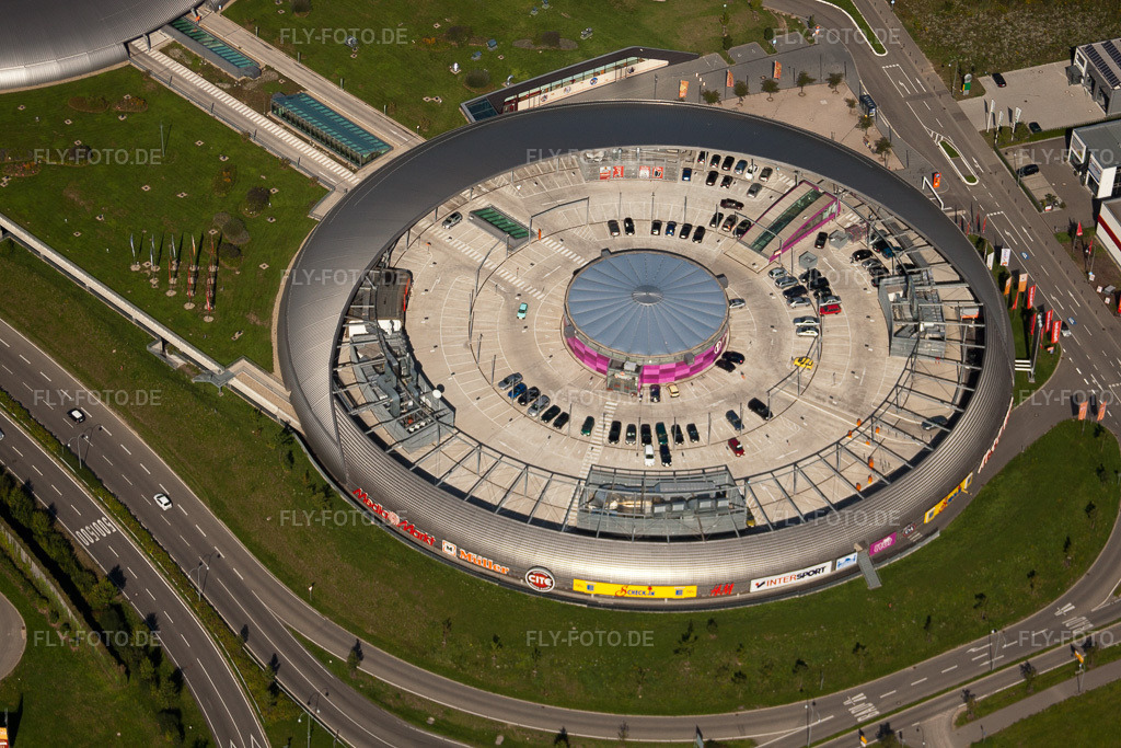 Luftbild: Das Ufo ähnliche Einkaufszentrum Shopping Cité der ECE Centermanagement GmbH im Ortsteil Oos in Baden-Baden im Bundesland Baden-Württemberg in Deutschland. Foto: IMG_31869.jpg vom 20.08.2010 durch Werner Riehm/FLY-FOTO.de