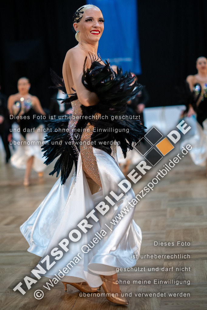 20250118-11757 | Hier finden Sie Tanz Bilder vom Latein und Standard Formationen tanzen. Sportbilder vom Tanzsport. Schöne Fotos und von Weltmeisterschaft, Europameisterschaft, Bundesliga, Regionalliga, Oberliga und Landesliga sowie von GOC Stuttgart, DanceComp, WM Bremen