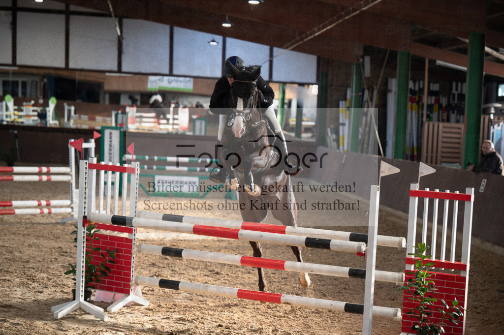 Hallenreittunier Voxtrup 2023 | Entdecke hochwertige Reitturnierfotos von Foto Oger. Professionell, emotional und authentisch – jetzt Lieblingsmomente im Shop bestellen.Deutschlandweite Turnierfotografie. - Realisiert mit Pictrs.com