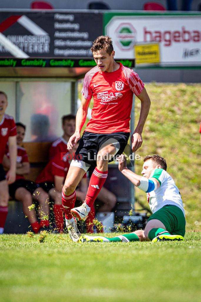 TSV Peißenberg vs Lenggrieser SC | Abstiegs Qualifikationsrunde Kreisliga Gruppe C, TSV Peißenberg vs Lenggrieser SC, 20240504,
Duell zwischen Michael GLADIATOR (TSVP 17) und Maximilian ANGERMEIER (LSC 5),
2024-05-04 in Peißenberg (Sportplatz Peißenberg)
Michael GLADIATOR (TSVP 17), Maximilian ANGERMEIER (LSC 5)
Copyright: WolfgangxLindner www.foto-lindner.de