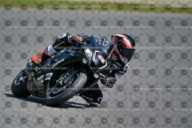 26BT02-1469 | markuskiefer.com - Realisiert mit Pictrs.com