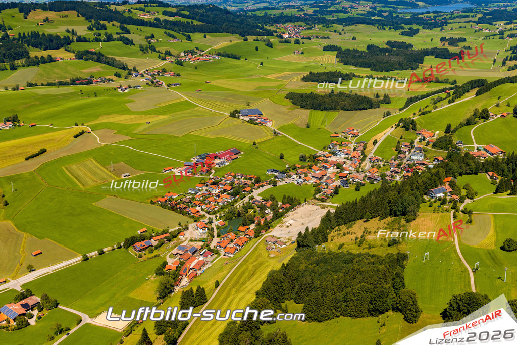 Schrägluftbild  Kranzegg  Rettenberg - Das Luftbild wurde 2025 vom UL-Flugzeug heraus erstellt ( keine Drohne ) - Hochauflösende Luftaufnahme -Nicht vergleichbar mit Google Maps oder Satelittenbilder- Die Geschenkidee !Mit Lizenz und Bildrechte bestellbar