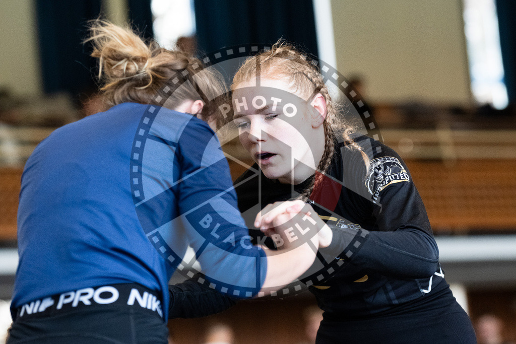 20251129PBB7447 | Fighters compete during the luta livre competition ILLCS XI winter edition on November 29, 2025 in Hannover, Germany.