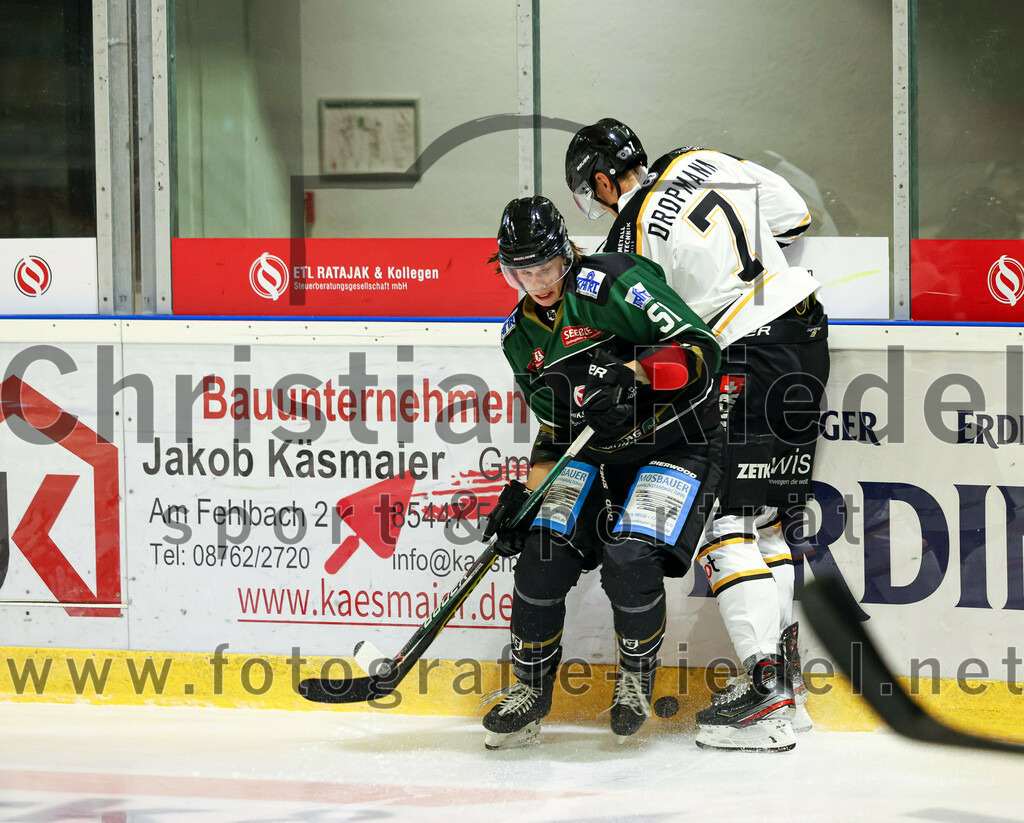 2022-09-23_014_TSV_Erding_gegen_EV_Fuessen | Erding, Deutschland, 23.09.2022:
Eishockey, Bayernliga 2022 / 2023, Testspiel, TSV Erding gegen EV Füssen, Endergebnis: 1:3

Ryan Murphy (Erding Gladiators, #51), Maximilian Dropmann (EV Füssen, #7)

Foto: Christian Riedel / fotografie-riedel.net