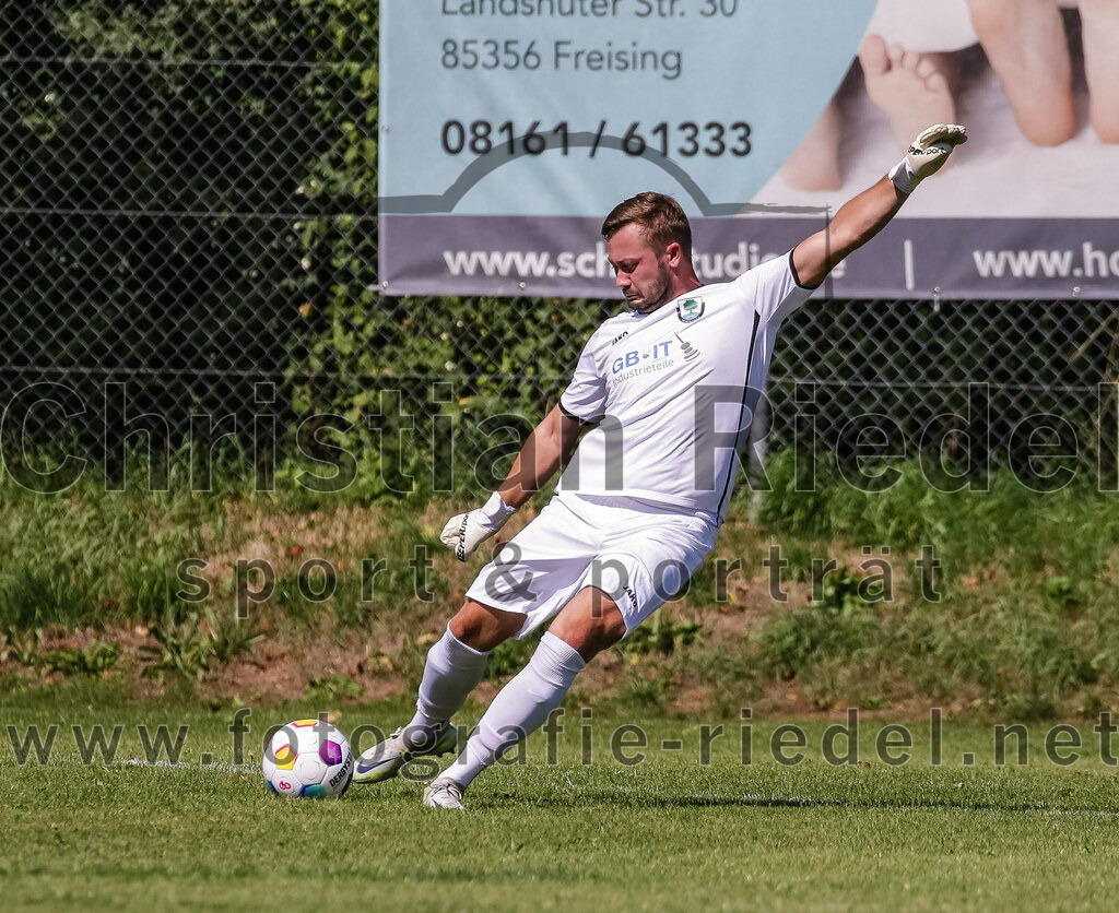2023-08-20_067_SV_Hohenlinden_gegen_SV_Buch | Hohenlinden, Deutschland, 20.08.2023:
Fußball, A-Klasse 2023 / 2024, 1. Spieltag, SV Hohenlinden gegen SV Bruck, Endergebnis: 5:1

Torwart Valentin Katterloher (SV Hohenlinden, #1)

Foto: Christian Riedel / fotografie-riedel.net