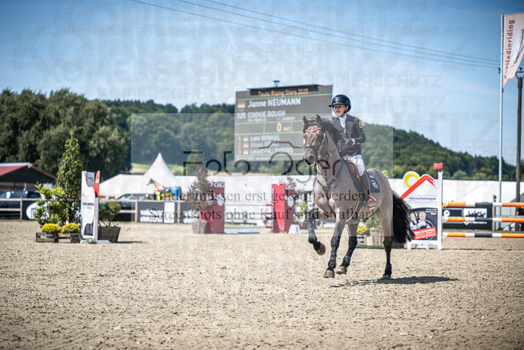 DOS_2060 | Entdecke hochwertige Reitturnierfotos von Foto Oger. Professionell, emotional und authentisch – jetzt Lieblingsmomente im Shop bestellen.Deutschlandweite Turnierfotografie. - Realisiert mit Pictrs.com