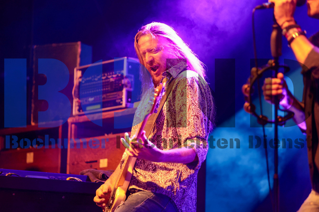 Purple Rising  {date} -  | {headline}(Foto: Sebastian Sendlak / BOND) - Realisiert mit Pictrs.com