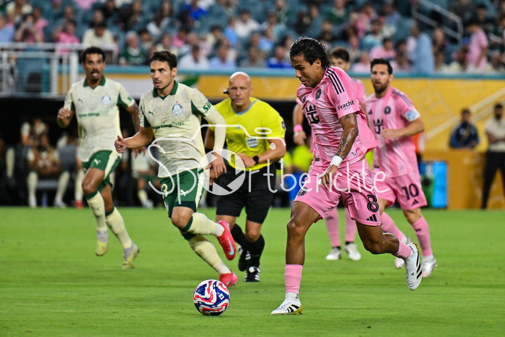 Inter Miami CF - Palmeiras Sao Paulo | am BAll Telasco SEGOVIA (Inter Miami 8) / FIFA Club World Cup: Inter Miami CF - Palmeiras Sao Paulo, Hard Rock Stadium am 23.06.2025 / NOT FOR SALE IN USA