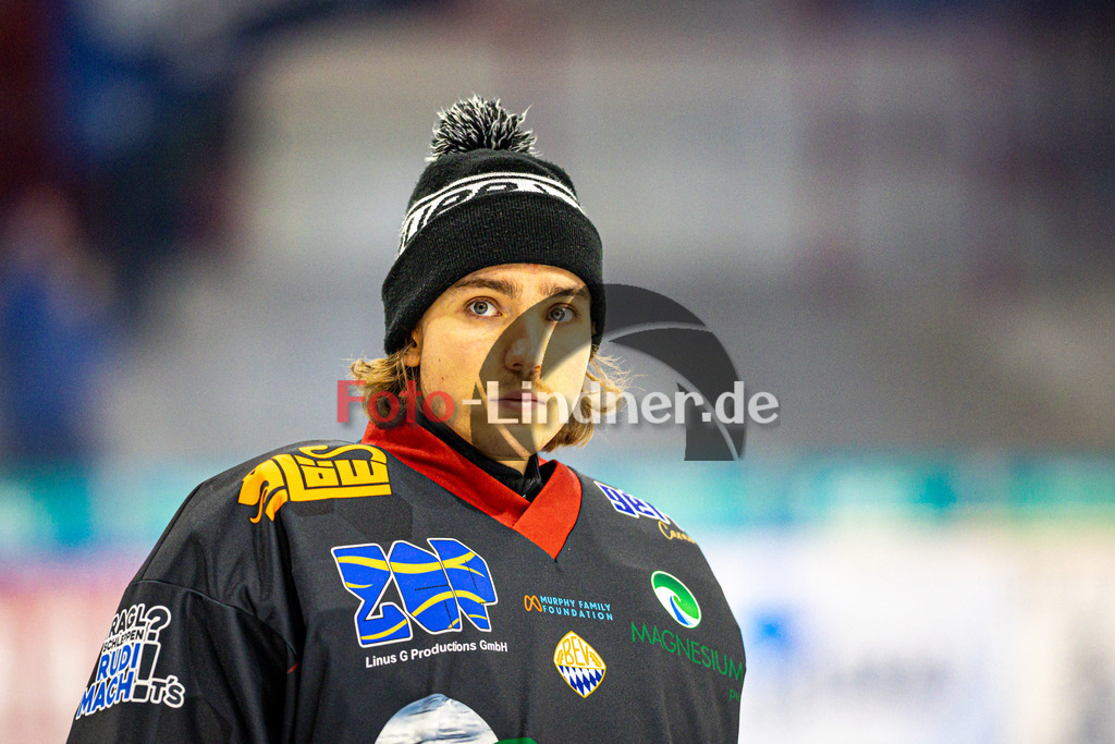 Peißenberg MINERS gegen ERV Schweinfurt | Eishockey Bayernliga 2025/26 Vorrunde 15. Spieltag, Peißenberg MINERS gegen ERV Schweinfurt, 20251130,Joshua BARON (MINERS Goali 30) Portrait,2025-11-30 in Peißenberg (flatbuy Arena Peißenberg), Joshua BARON (MINERS Goali 30)Copyright: WolfgangxLindner www.foto-lindner.de