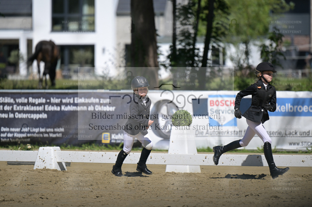 DOS_9045 | Entdecke hochwertige Reitturnierfotos von Foto Oger. Professionell, emotional und authentisch – jetzt Lieblingsmomente im Shop bestellen. - Realisiert mit Pictrs.com