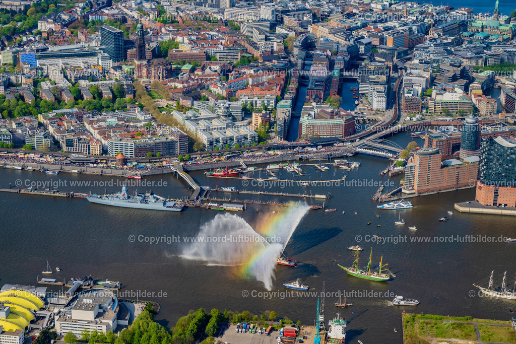 Hamburg_Hafengeburtstag_ELS_0712070523 | HAMBURG 07.05.2023 Auslaufparade Hamburger Hafengeburtstag in Hamburg, Deutschland. // Parade Harbor Birthday in Hamburg Germany. Foto: Martin Elsen