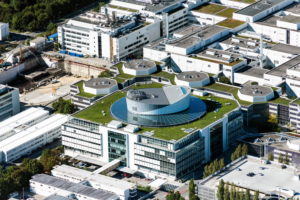dr__0091098.jpg | MüNCHEN 23.09.2021 Gebäude und Bürokomplex FIZ Forschungs- und Innovationszentrum Nord auf dem Entwicklungscampus der BMW AG in München im Bundesland Bayern, Deutschland. // Research building and office complex BMW FIZ in Munich in the state Bavaria, Germany. Foto: Daniel Reiter
