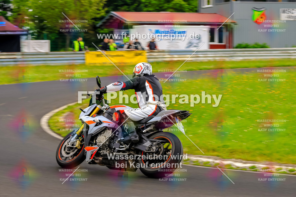 VBK-7556 | Hier findet Ihr Bilder von Touristenfahrten auf der Nürburgring Nordschleife oder von anderen Veranstaltungen die ich besucht habe. Viel Spass beim Durch Schauen 