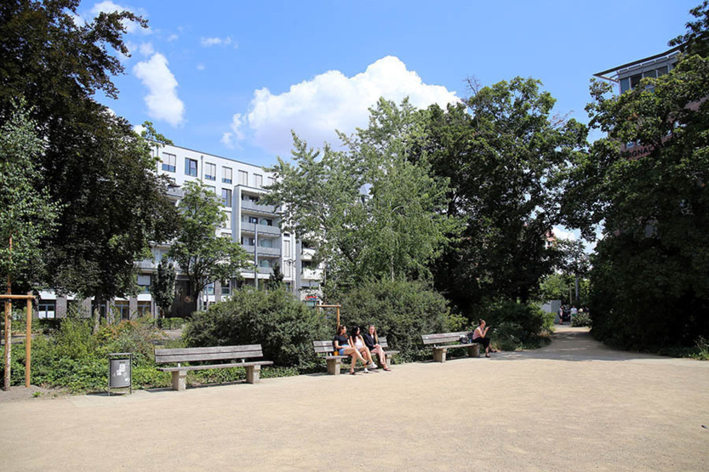 Foto: Leipzig - Rabensteinplatz | Das Team hinter BILDLEXIKON LEIPZIG bündelt historische wie aktuelle Informationen über die Stadt Leipzig in Text und Bild auf einer Plattform und stellt diese der interessierten Öffentlichkeit zur Verfügung.