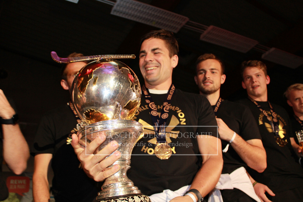 WM EMPFANG 30.01.23 LSF-67 | lanaschraderfotografie - Realisiert mit Pictrs.com