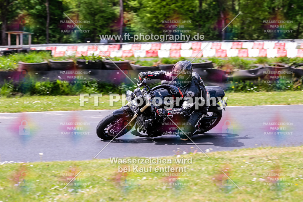 MotoTeamVBK-20699 | Hier findet Ihr Bilder von Touristenfahrten auf der Nürburgring Nordschleife oder von anderen Veranstaltungen die ich besucht habe. Viel Spass beim Durch Schauen 
